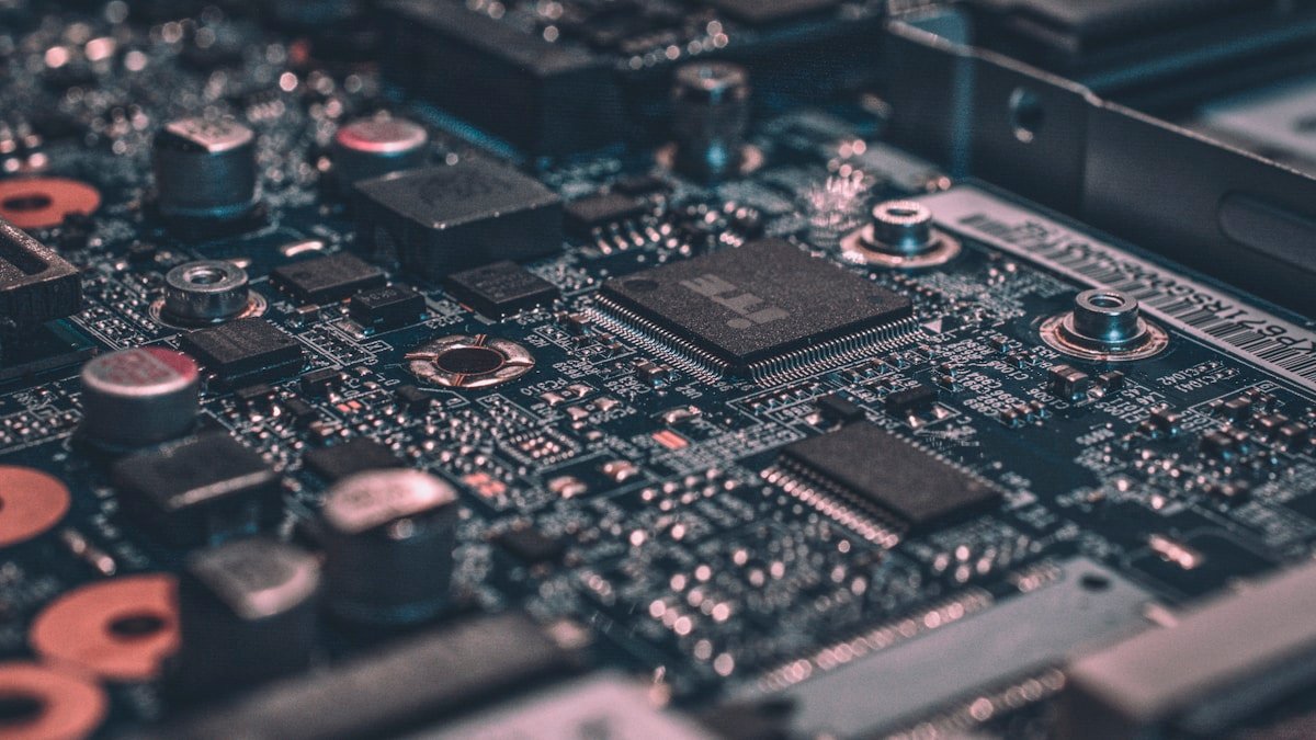 Architecting Low Latency Enterprise RAG Systems with Local Vector Embeddings